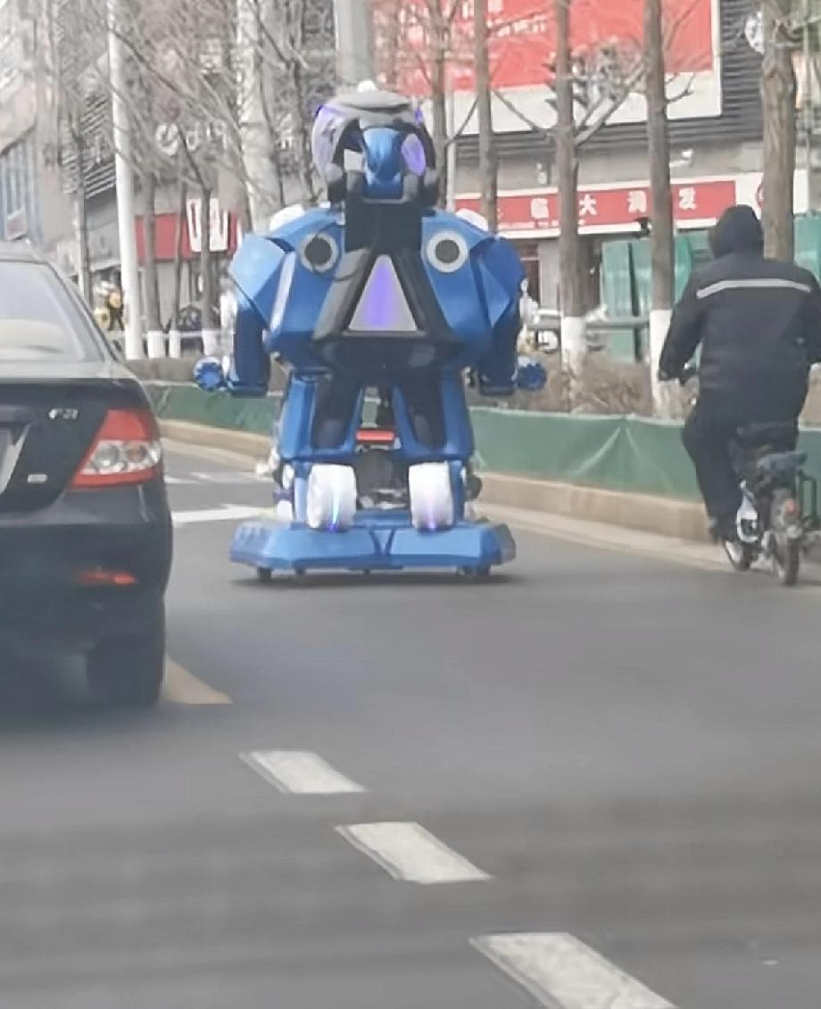 你还真别说，这玩意上路，交通帽子叔叔还真不一定能管，这不是机动车啊！在沈阳，真