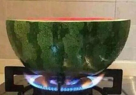 奇葩的吃水果方法, 这样子处理还能吃吗?