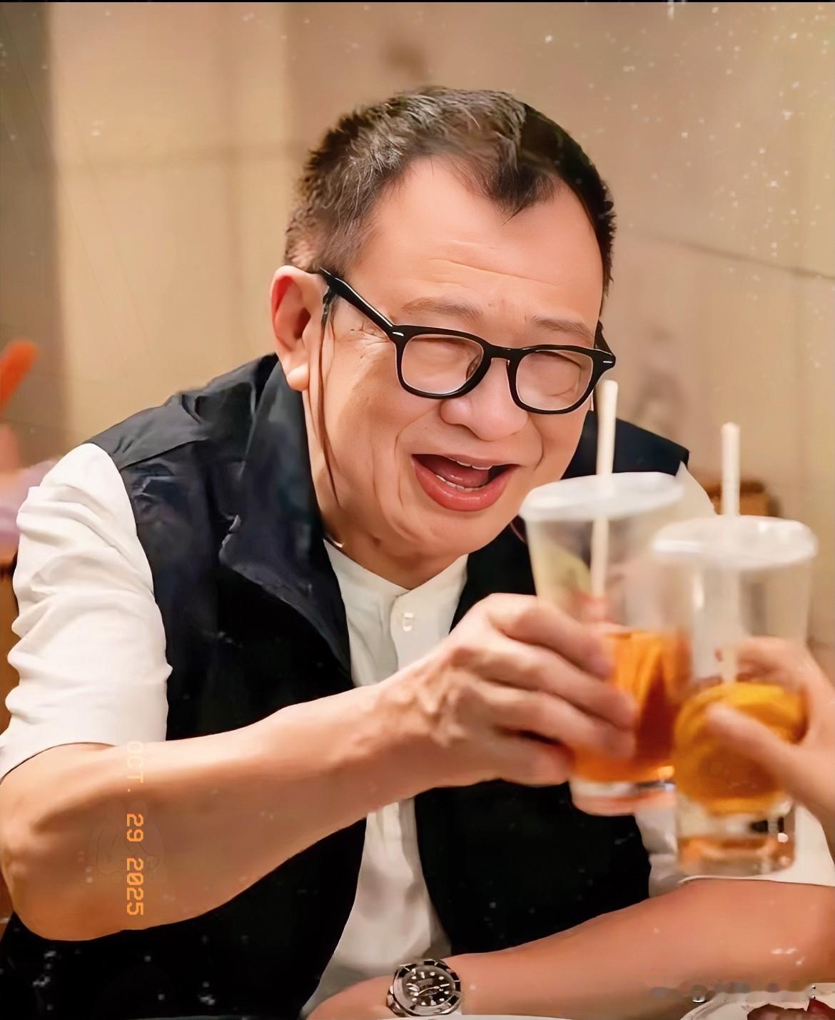 一场临终告别，却让所有人看清了许绍雄的江湖地位，病危消息传出后，数十位明