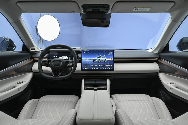 新款领克08，就看价格了。1️⃣新款亮点1.外观更前卫了，在老款基础上，新款