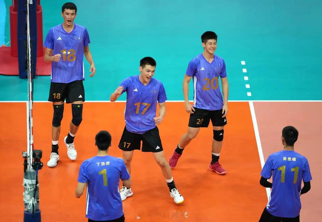 新华社组照：第十五届全运会U18男排小组赛A组，福建0-3上海（新华社记者李