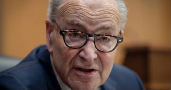 当地时间4月1号晚上，特朗普在白宫开了场全国直播讲话，整整说了快20分钟，可谁能