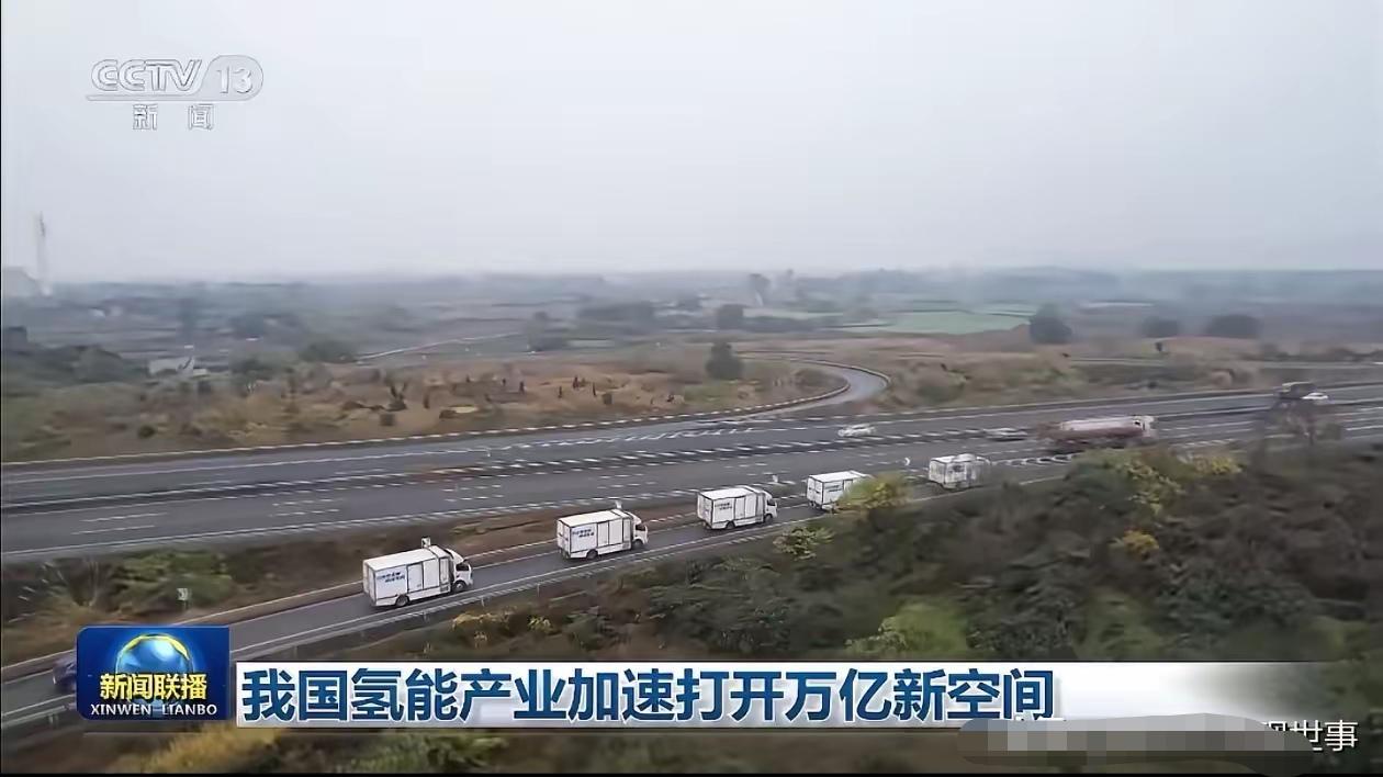 日本当年那个算盘，打得是真响。从90年代起，丰田一家就闷头注册了一万四千多项