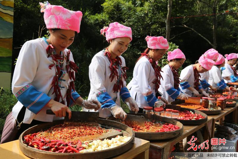 广西桂林举办"辣椒节"庆丰收