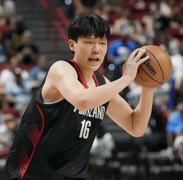中国男篮球员杨瀚森谈自己NBA生涯首秀发挥不佳，他表示：赛前的时候做了充足的心理