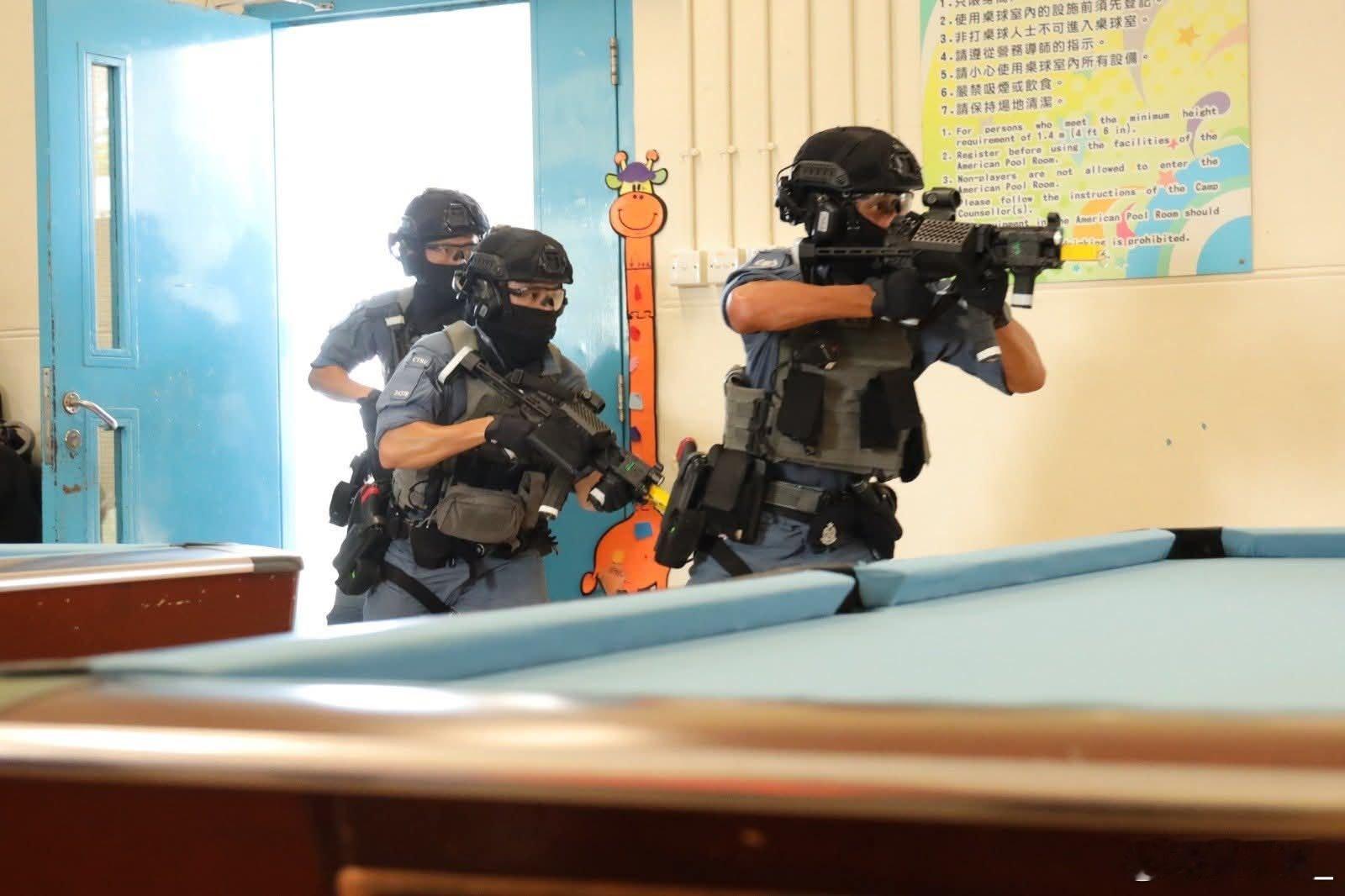 首见港警在演练中使用国产QCQ-171型9mm冲锋枪