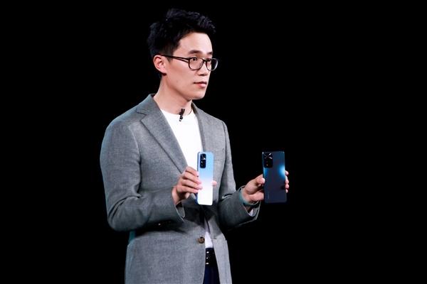 最近有网友发现小米前高管王腾改用iPhone手机，因此引起了热议。王腾的解释是“