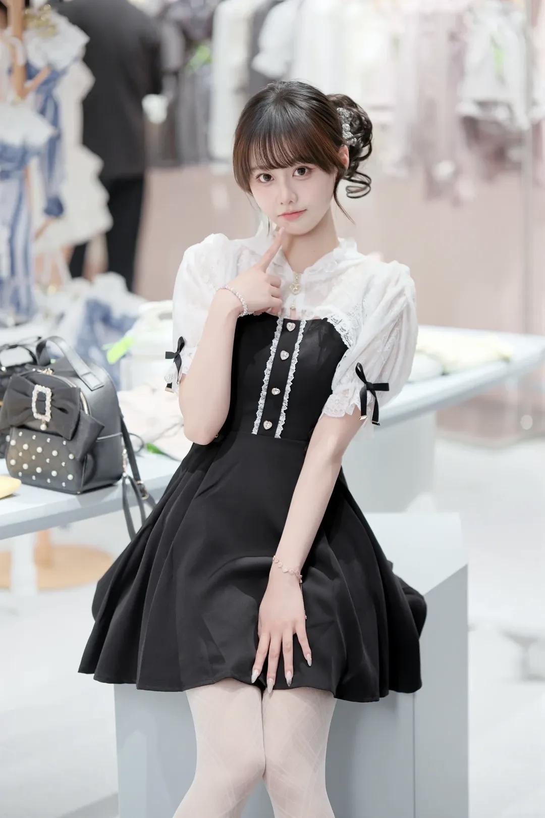 清纯甜美的样子漂亮吗漂亮裙子的多种组合，漂亮又适合拍照美女的美丽瞬间分享有哪些