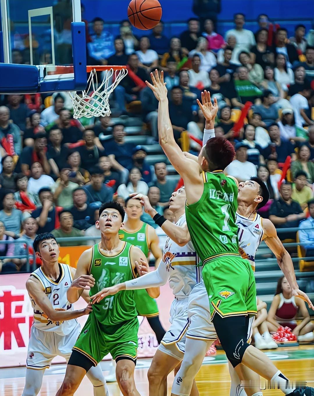 就在今天，12月3日传来了辽篮参加俱乐部杯赛的新消息，王岚嵚直飞比赛地驰援，首战