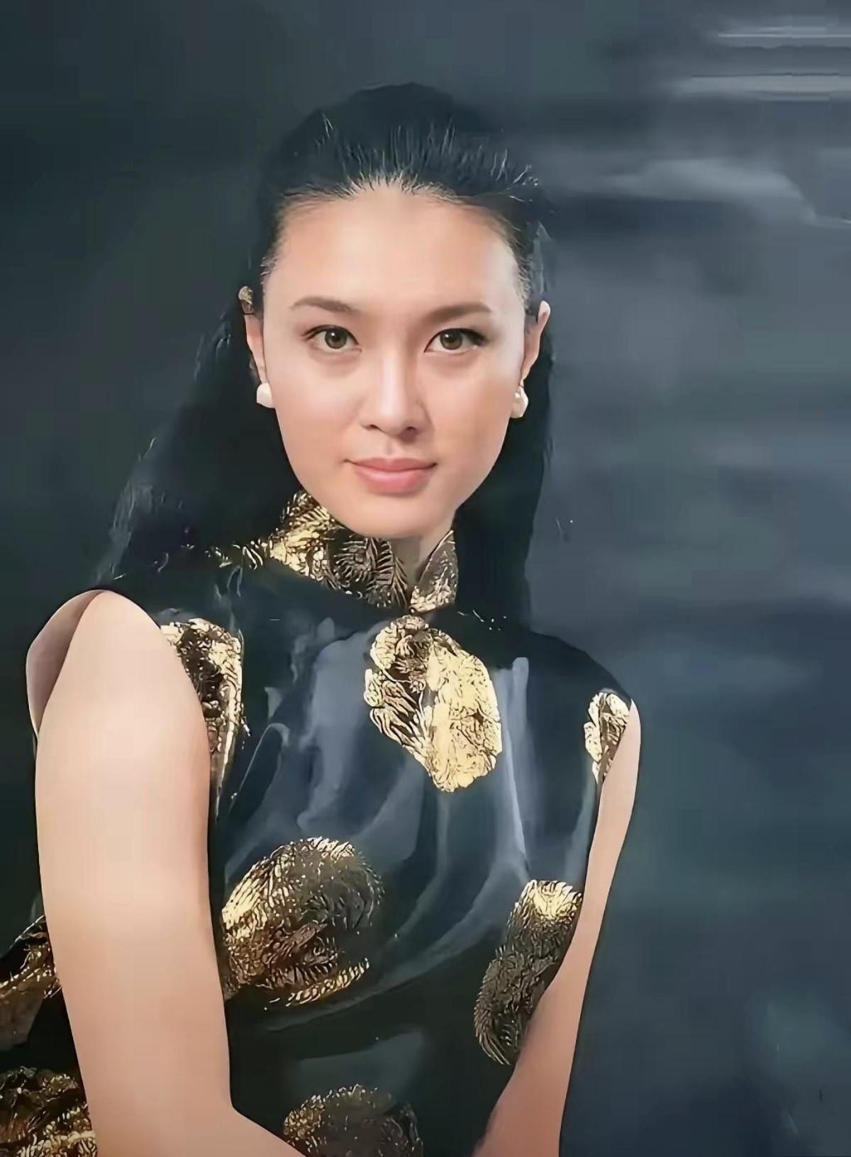 曾经长得那么美丽鹤立鸡群高不可攀的方舒，怎么最终会落得这么个结局？童星出身的方舒