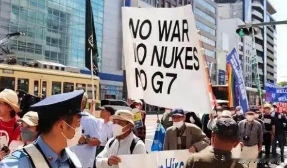 日本为什么独独对朝鲜瑟瑟发抖？很多人以为是忌惮平壤的核按钮，大错特错！真相是，朝