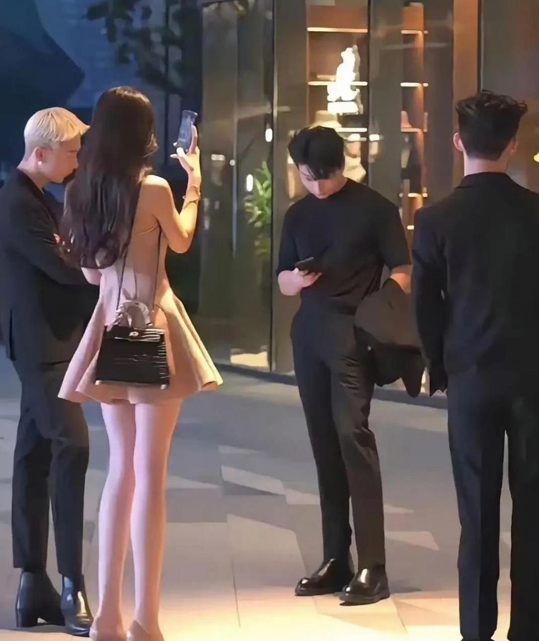 一看就是一群富家子弟他们是谁家的公主和公子？他们可真会选父母。躺赢的人生。