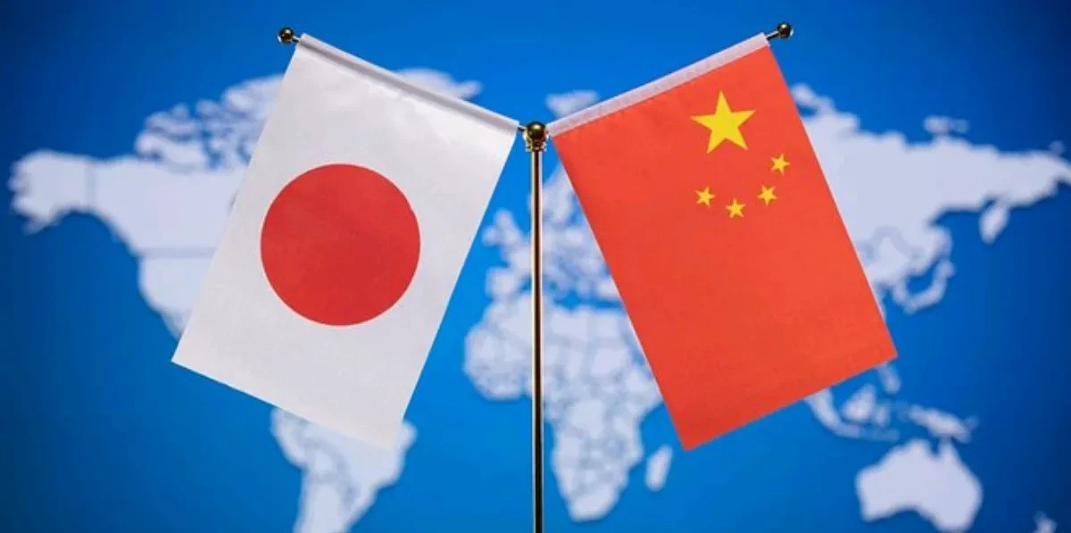我们航母开进日本后，他们气坏了---