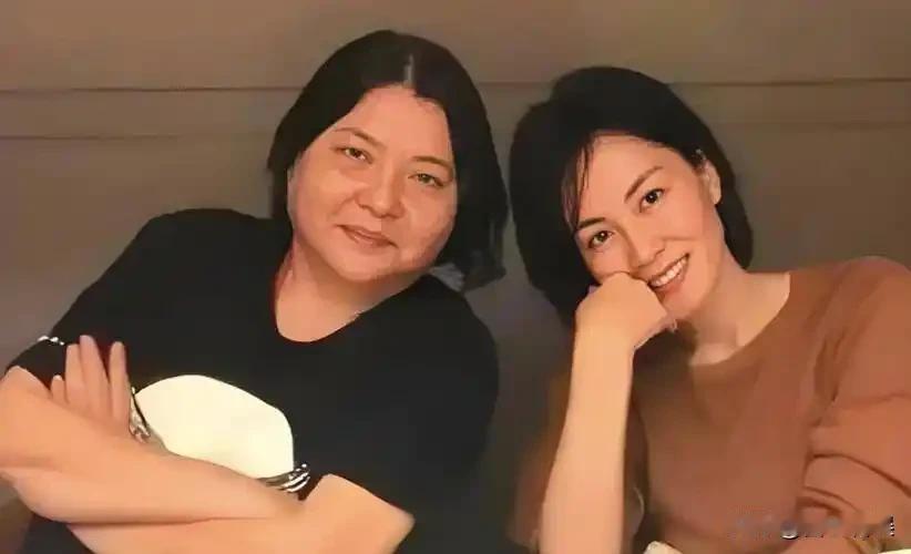 王菲前经纪人，怒气发文！7月23日，王菲的前经纪人邱瓈宽冲上热搜，起因是她
