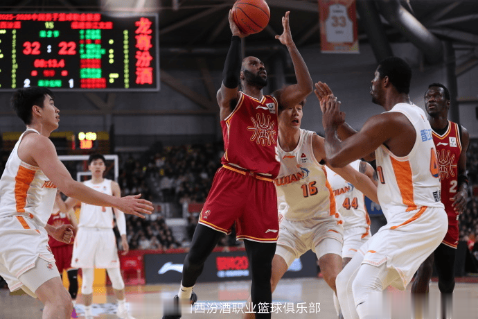 解说员: 山西新外援凯尔-盖伊取代诺威尔的可能性较大