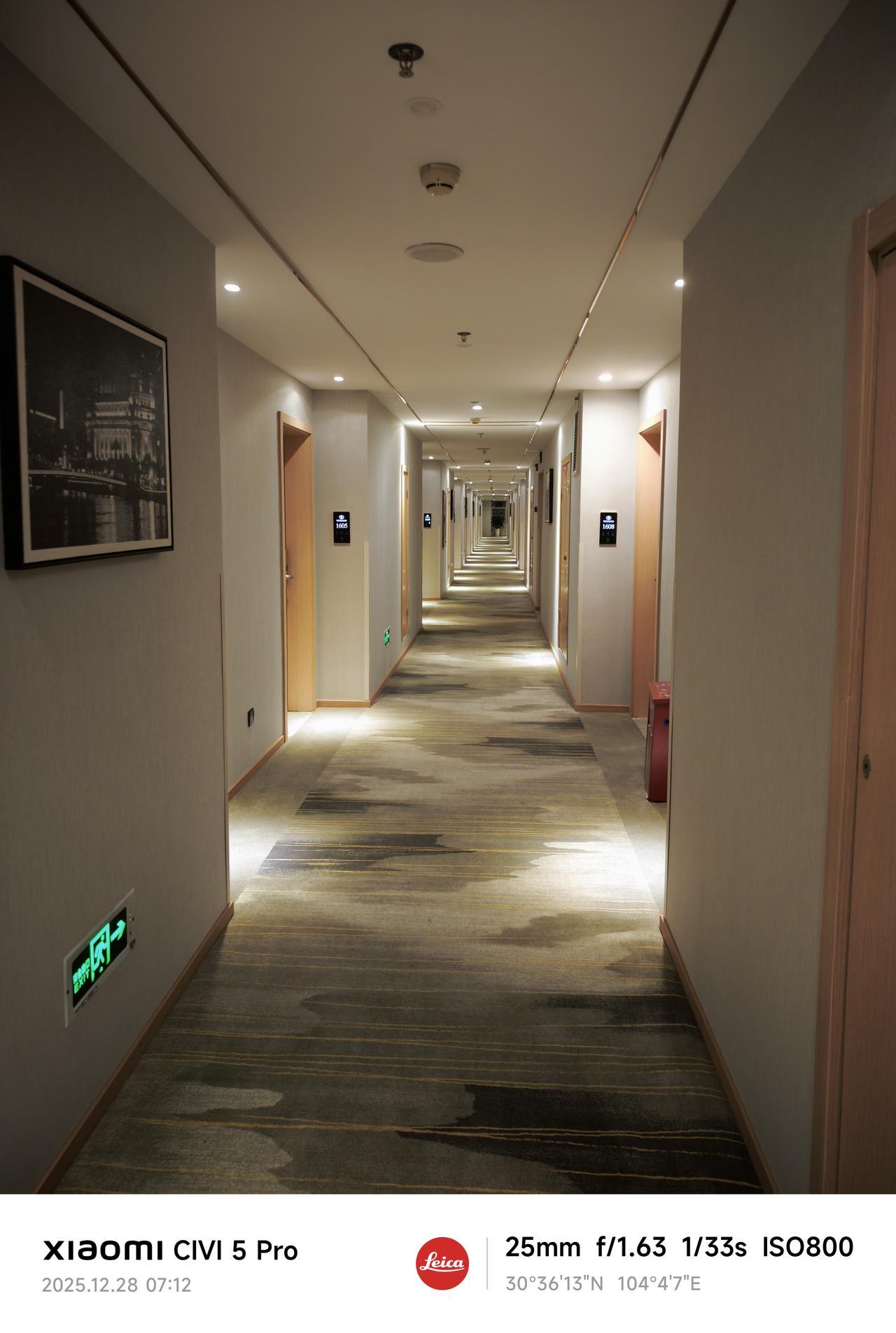 朋友说她失眠有一两个月了，每天凌晨三四点钟醒然后就再也睡不着了，她说有的时候被折