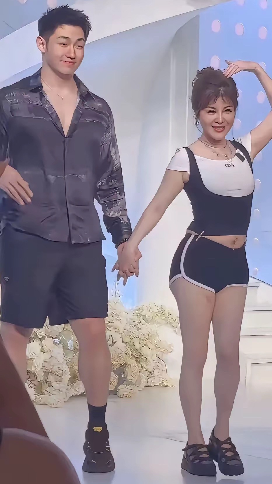 事实告诉我们:什么年纪穿什么样的衣服！​​​