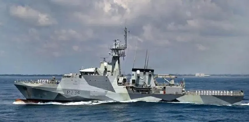 英国又开始在台海搞事，宣布台海是自由海域，为了“警告”东方大国，大英帝国特地从