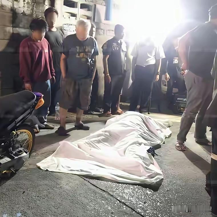 一下两下三四下，刀刀往胸口招呼，这哪是“没杀人意图”，分明是奔着索命来的。202