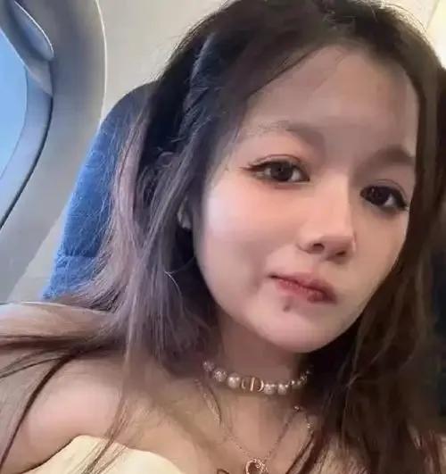 董小姐家庭背景如此强大？为何还要上班？只能说大家太不了解豪门，豪门可以养得了闲人