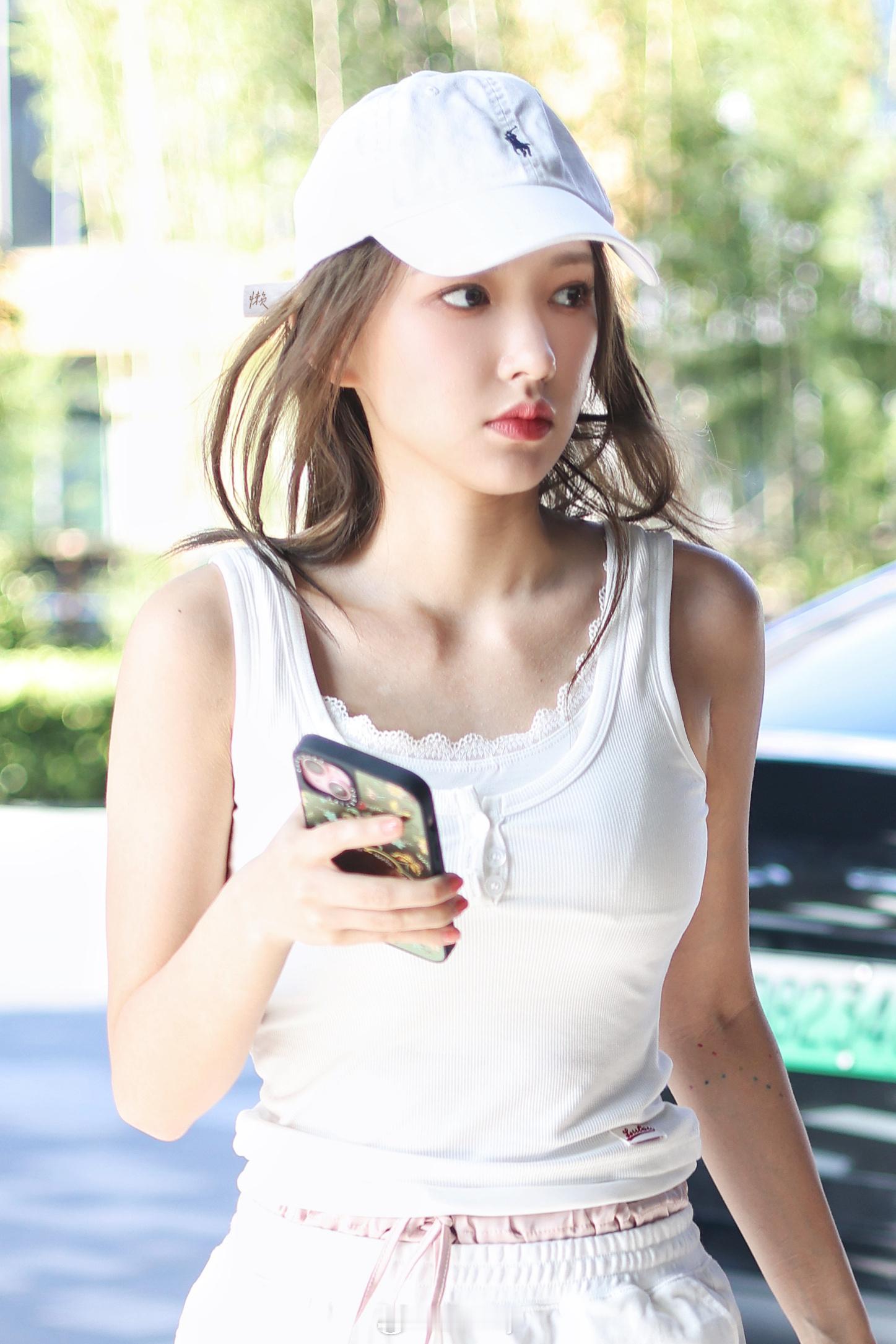 发一组在机场的潇潇，程潇私服好好看🤩​​​