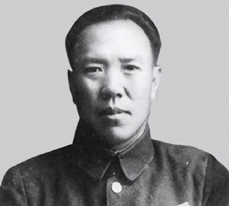 国军中将何文鼎是抗日功臣，又于1949年率部起义，为解放大西南做出了贡献，然而他
