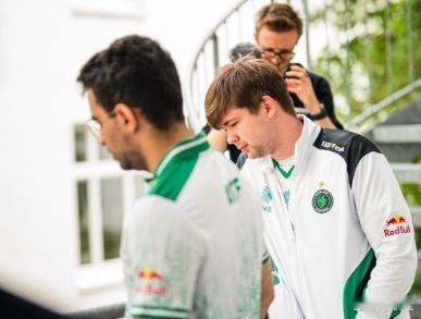 XXS接受采访被问到你清楚自己是世界最强之一吗？XXS说我路人排到ATF，ATF