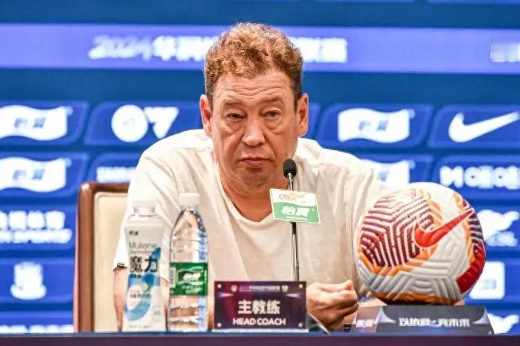 中超半程总结：斯卢茨基第一个承认与蓉城之战是分水岭，此战伤了多外援，影响了心气。