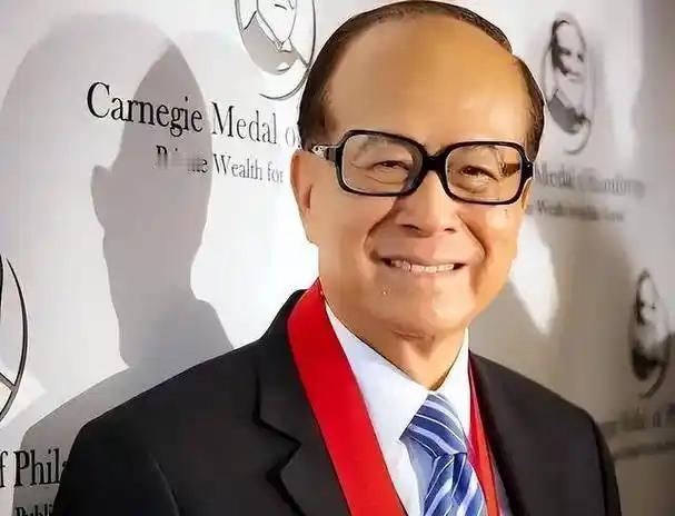 套现455亿港元！李嘉诚再次甩卖英国资产，资本回流香港成定局？.. 98岁的