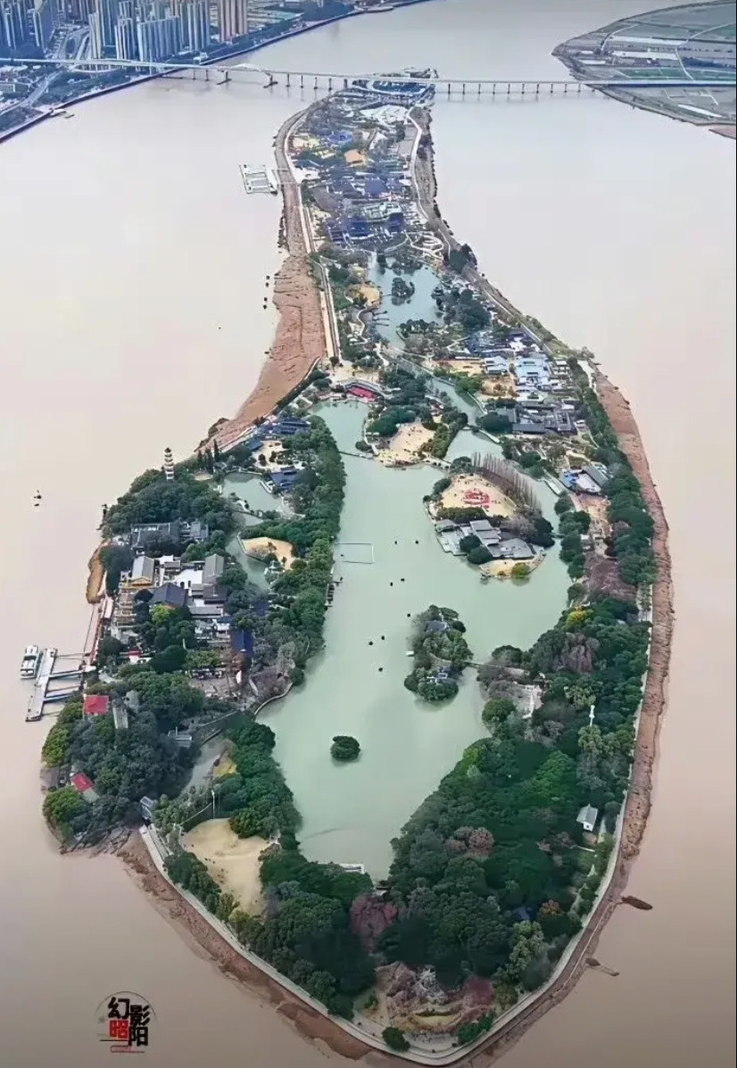 最不像城市的一座岛屿，竟然是还有湖中湖，你们知道这是哪里嘛？