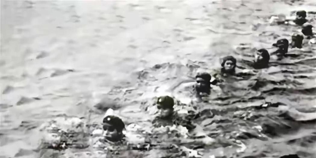 1965年，解放军驻琼某部9名战士武装泅渡琼州海峡，每人携带手枪、子弹、手榴弹、