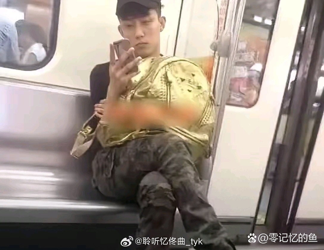 黄景瑜刚出道的时候。