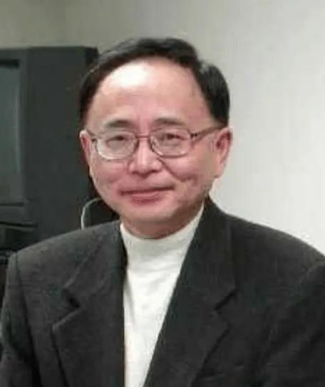 烈士江姐儿子定居美国，记者问他为何不回国？他的回答很现实。在革命年代铸就的