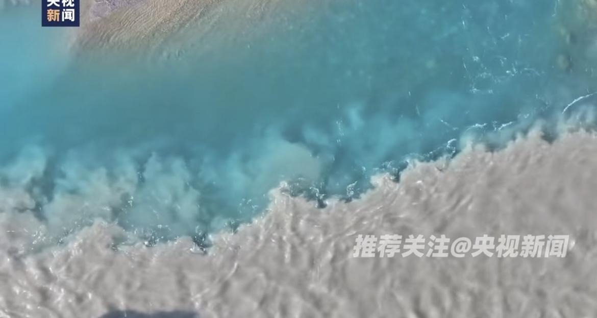 最近新疆昭苏县出了个稀罕事儿——阿合牙孜河和特克斯河交汇处，活生生“煮”出了一锅