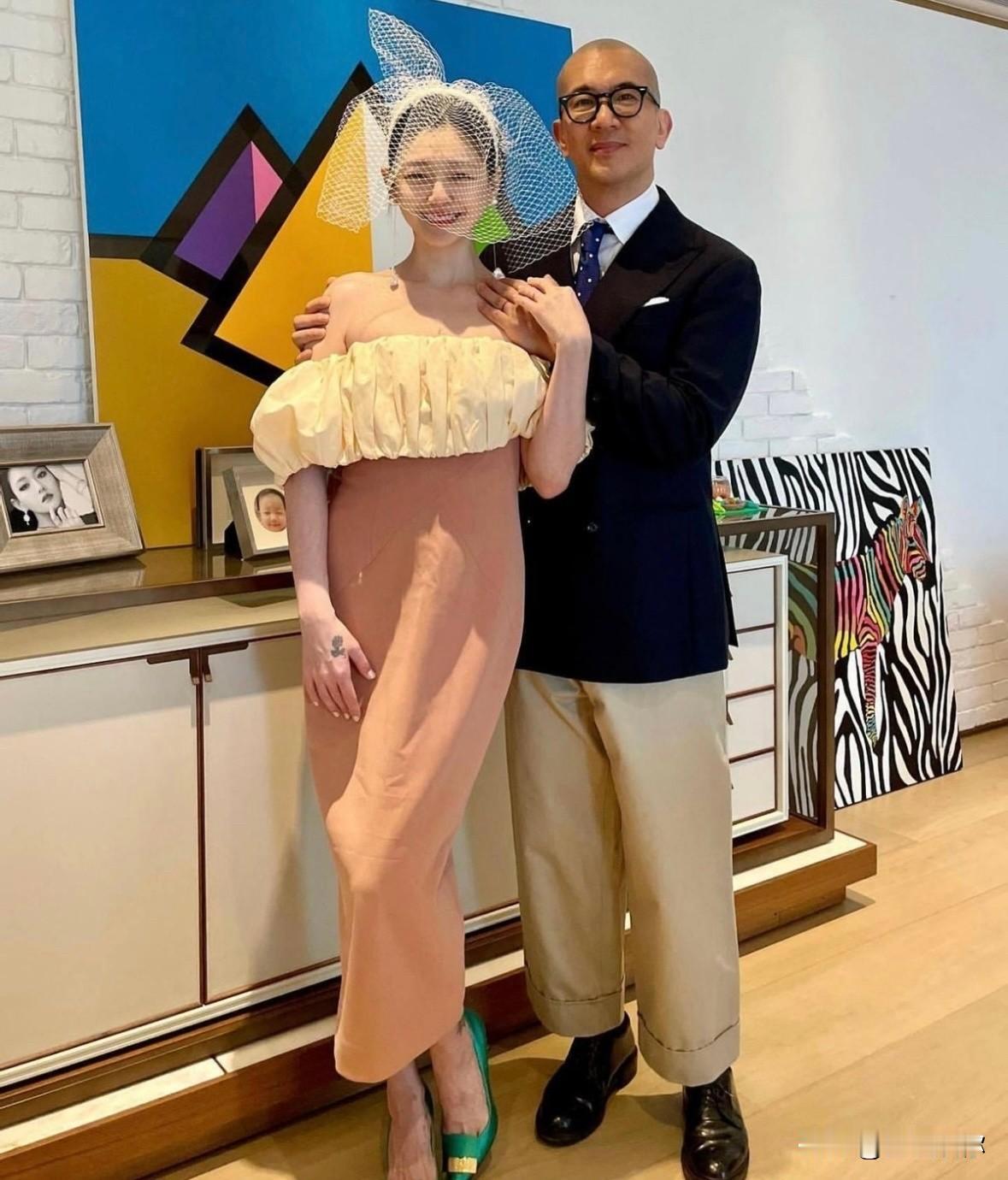 我是属于以貌取人的一类，看具俊晔年轻时候的样子就应该远离，年纪大了即使在笑，也是