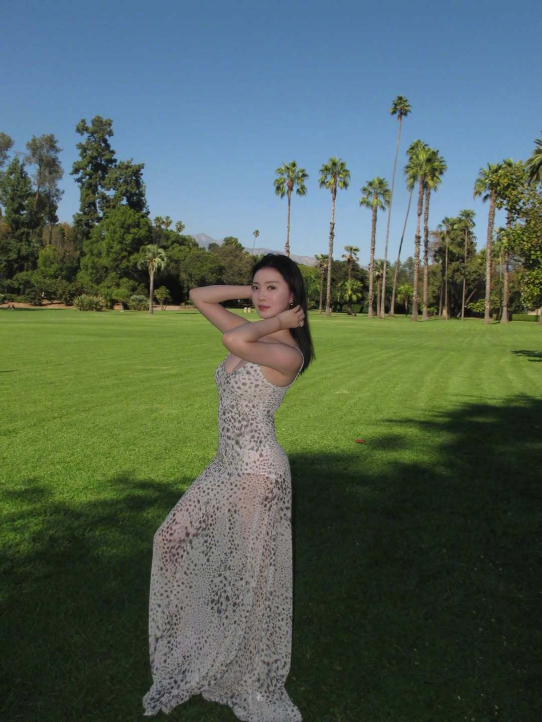 网红美女晒偶遇威少的合影📷​