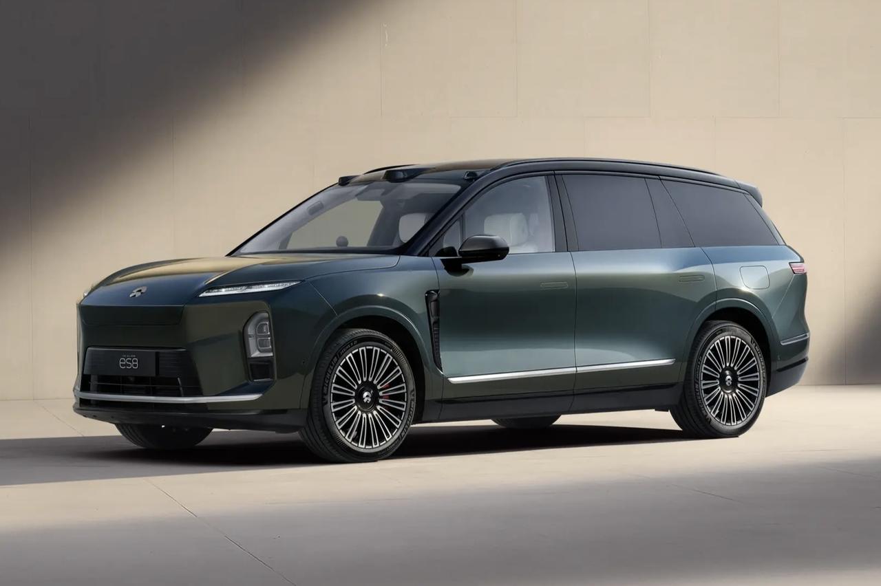 蔚来ES8成了销冠，说明大型SUV走纯电路线是对的。12月份，蔚来ES8卖了