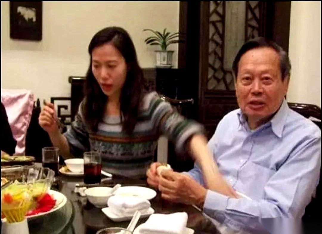 “我赞成你再婚。”我天,当杨先生对翁帆说出这句话时,我脑子里嗡的一声。这哪是