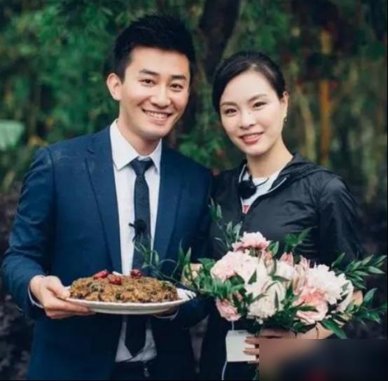 那可是奥运冠军啊！婚礼上跪地敬茶，婆婆被指冷脸，就回了1001块。当年都