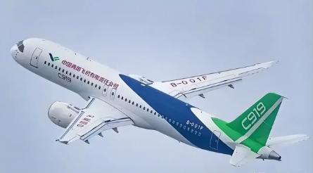 波音和空客这次算是彻底看傻了眼：原以为只要欧美适航证不发，中国大飞机怎么也飞不出