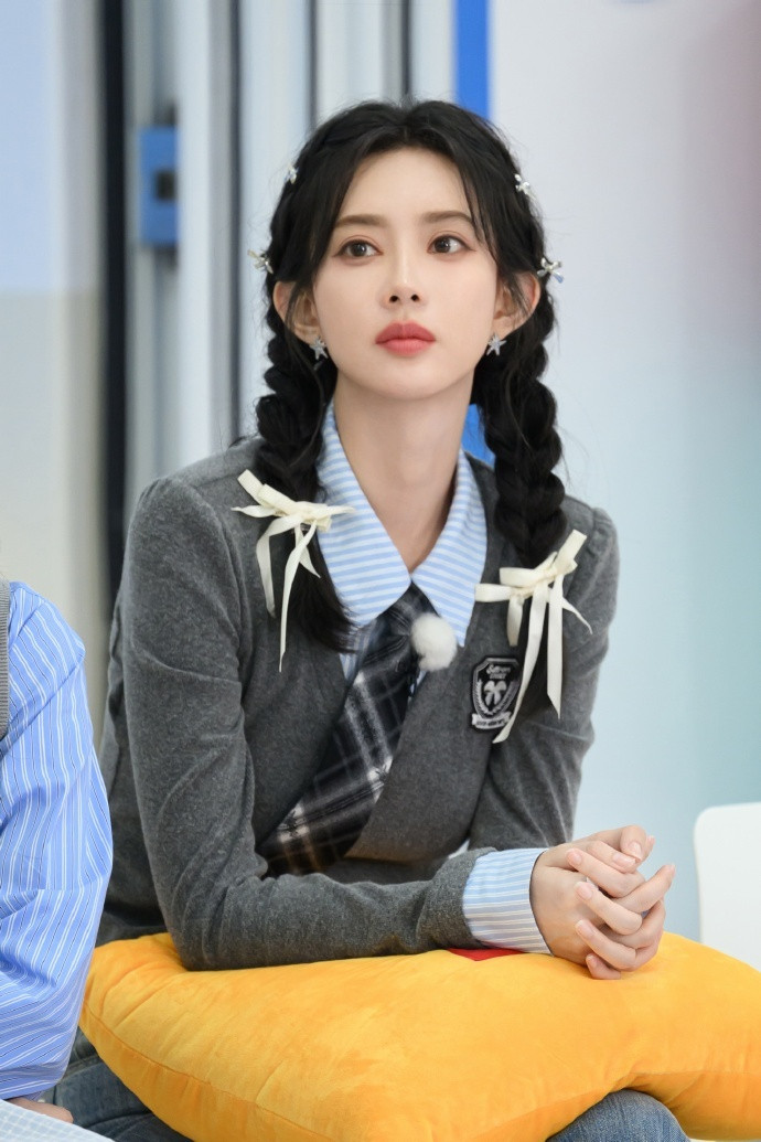 1.悬疑剧《沉默的告白》主演目前暂定的是：孟子义、丁禹兮。2.赵露思工作室现在还