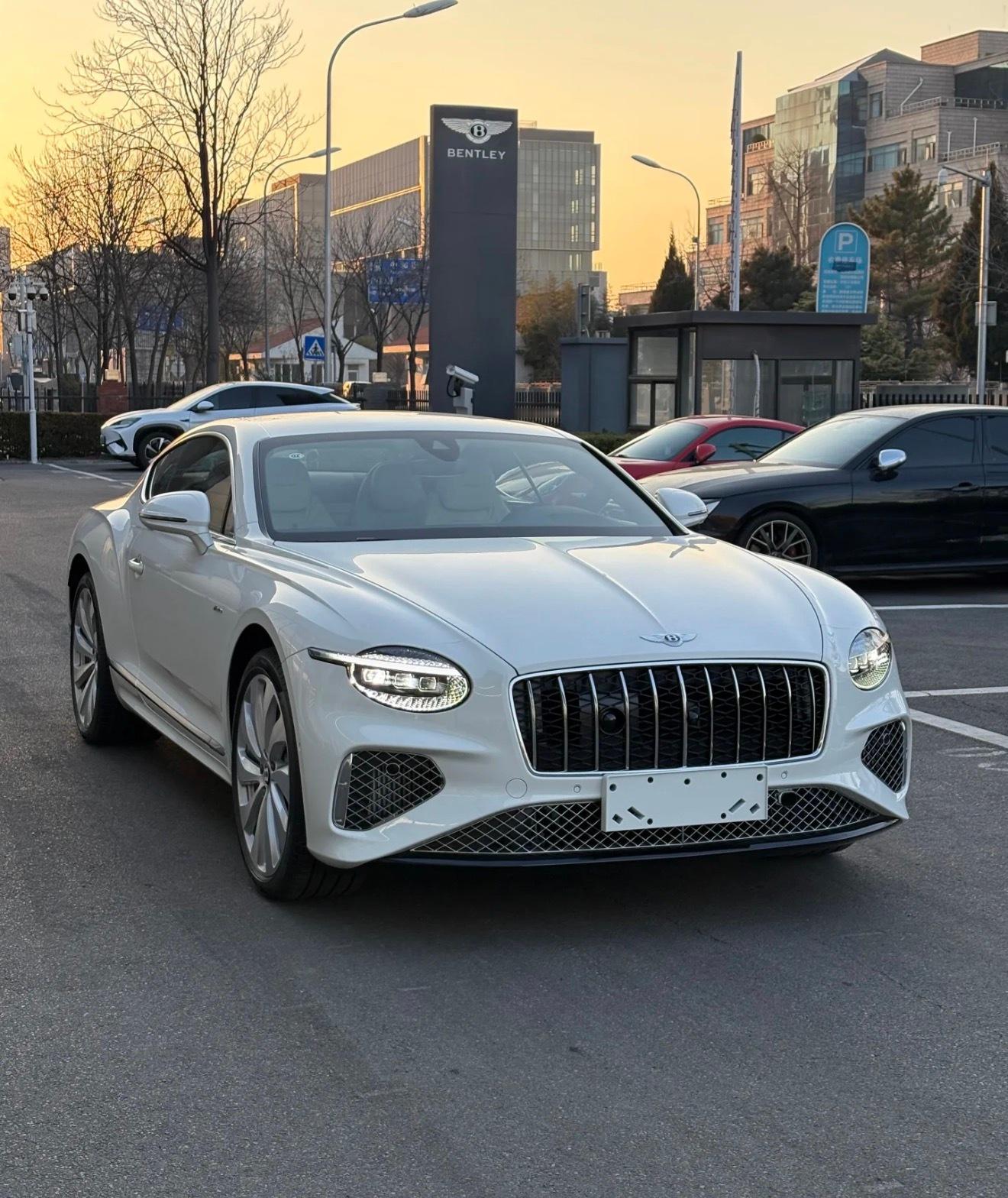 原来不是我一人觉得宾利新款的设计语言变不高级了我一直不喜欢讨论外观（因为人的审美