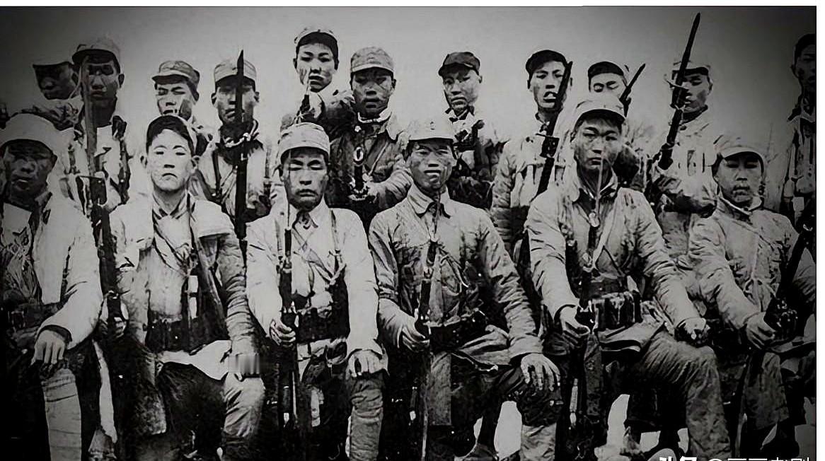 某人3年加入新四军。老爷子离休时定的是副师待遇，我们都以为这辈子就这么定了