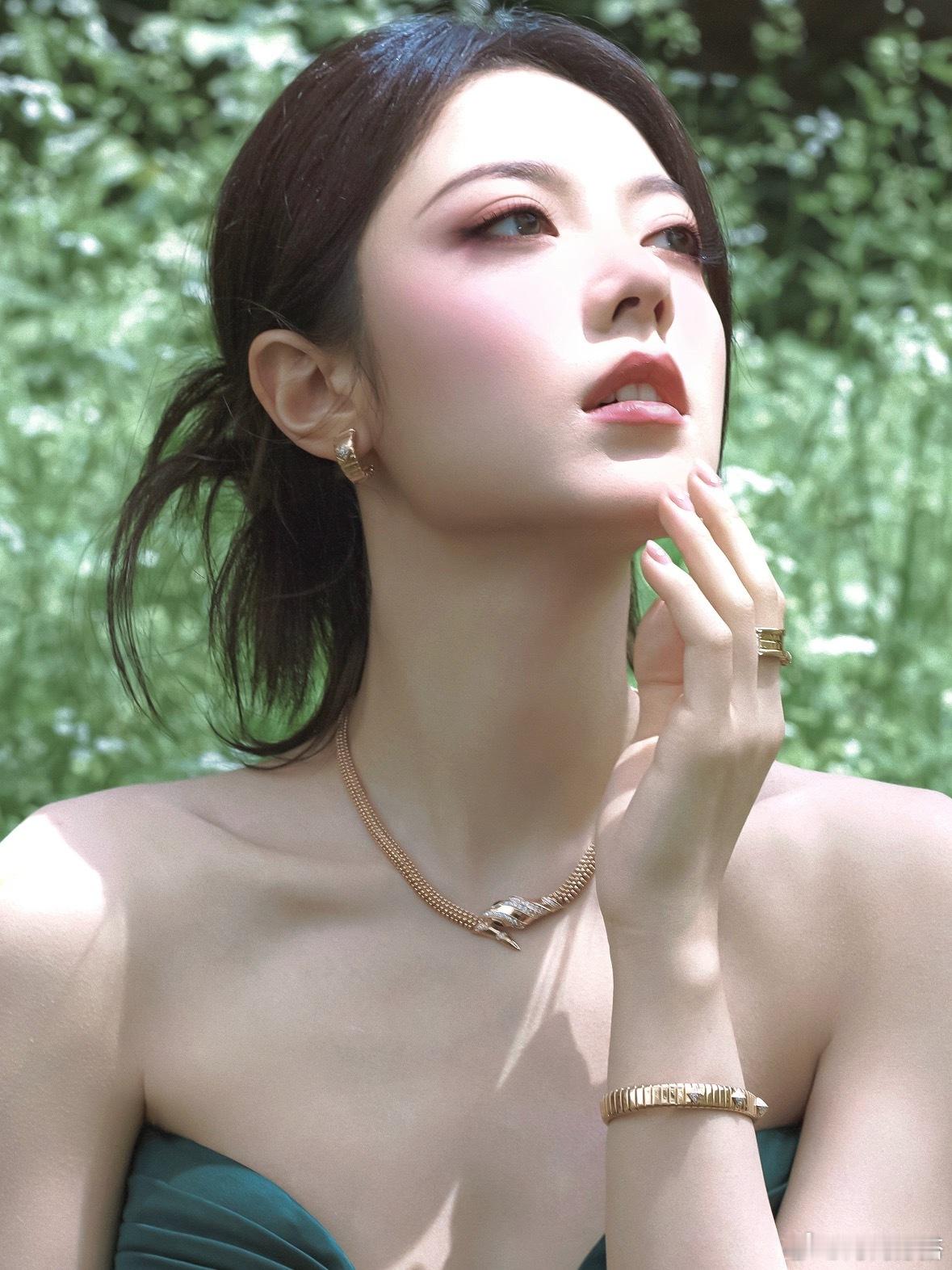 赵今麦遇到其他i人会为i变e大眼睛水灵灵的，遇到事却特别坚韧勇敢。不炒作不作妖，