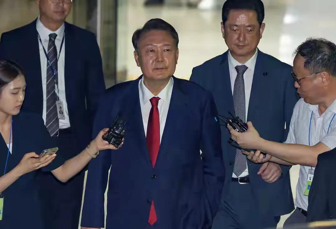 五次缺席！尹锡悦上演“司法游击战”，韩国政坛再掀风暴韩国前总统尹锡悦又双叒叕缺