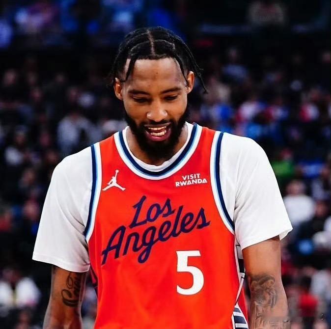 笑掉大牙！快船队竟然寄希望于小琼斯！据跟队记者AshishMathur报道