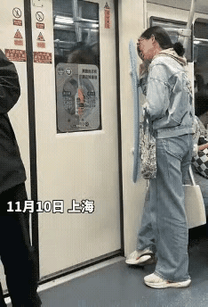 地铁里哭泣的女子，给所有人提了个醒不是因为工作压力大，也不是因为生活琐事，而