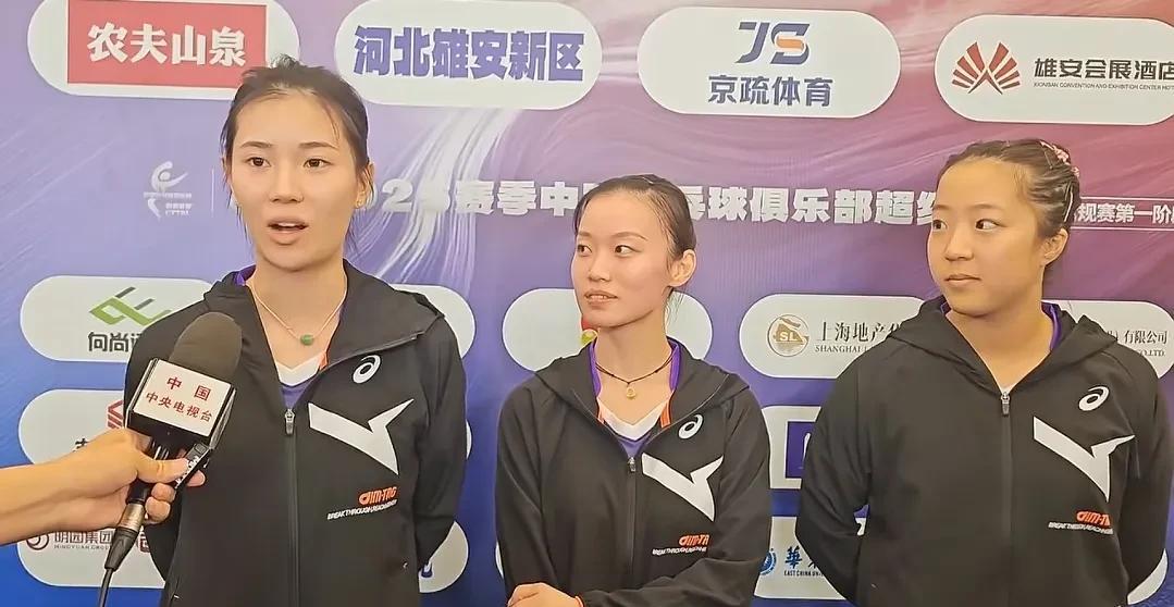 黄石基地女队这次可太吸睛了，王添艺、韩菲儿、申裕斌三位大美女接受李武军老师采访，