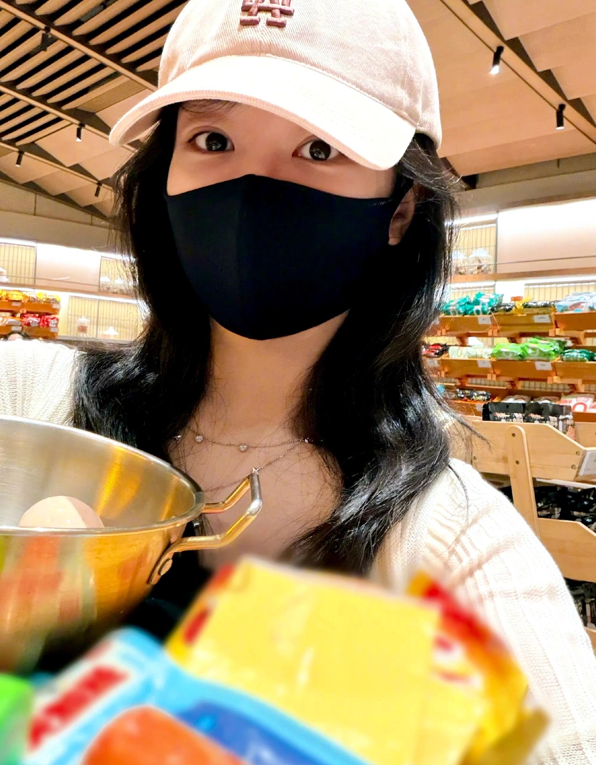 杨紫吃泡面加两个鸡蛋杨紫也是老吃家了，吃泡面两个鸡蛋起步，哈哈哈哈哈哈哈隔屏香到