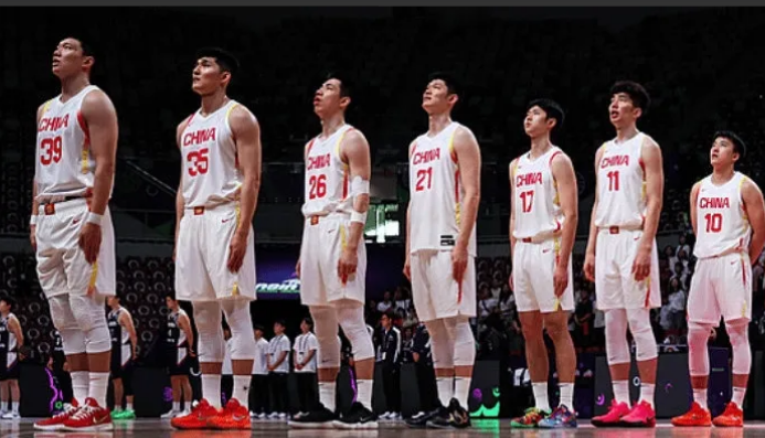 中国男篮决战澳大利亚，做好以下几点可拼一下：澳大利亚赢了伊朗44分，其攻击力